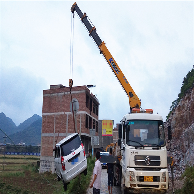 湖北道路交通事故救援吊装案例